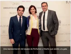  ??  ?? Una representa­ción del equipo de Perfumes y Diseño que asistió a la gala.