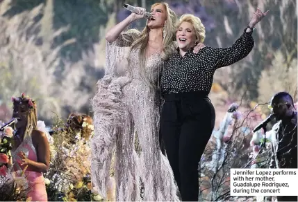  ??  ?? Jennifer Lopez performs with her mother, Guadalupe Rodriguez, during the concert