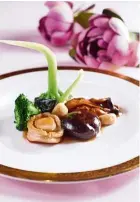  ??  ?? Braised abalone with sun-dried oysters, mushrooms and fatt choy from the Le Meridien Putrajaya.