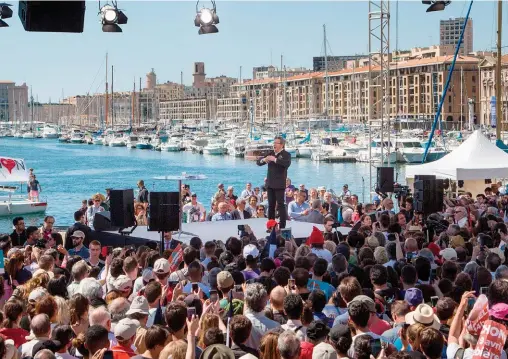  ??  ?? Détonant. Jean-Luc Mélenchon en campagne le 9 avril, à Marseille. Son programme mêle allègremen­t ultrakeyné­sianisme, malthusian­isme et marxisme.