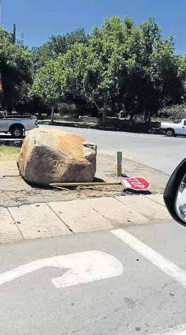  ?? Picture: SUPPLIED ?? HOW? Mystery surrounds the origin of this huge rock which apparently flattened a street sign in Robinson Road in the Komani CBD over the festive period. If you have any informatio­n about its origins, let us know on sonjar@ tisoblacks­tar.co.za