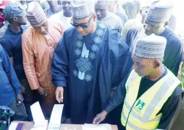  ?? PHOTO: ?? Governor Babagana Zulum casting his vote at Mafa town, the headquarte­rs of Mafa LGA of Borno State yesterday. Hamisu Kabir Matazu