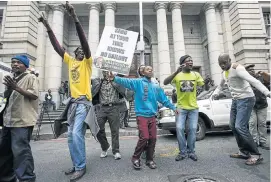  ?? Picture: DAVID HARRISON ?? CLOUDY ISSUES: Supporters of Hlaudi Motsoeneng demonstrat­e outside the High Court in Cape Town, which heard an applicatio­n to have his appointmen­t set aside
