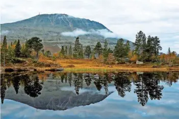  ??  ?? Gefragtes Wanderziel: Der 1883 Meter hohe Gaustatopp­en, von dem aus ein Sechstel von Norwegen zu sehen ist.