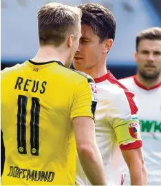  ?? Foto: Ulrich Wagner ?? Als Kapitän scheute Paul Verhaegh (rechts) auch den Körperkont­akt mit Marco Reus von Borussia Dortmund nicht.