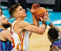  ?? NELL REDMOND/ASSOCIATED PRESS ?? Bogdan Bogdanovic drives to the basket Sunday, when he scored a season-high 32 points. “We were like, ‘OK, let’s grind it out again,’ ” he said of the Hawks’ determined effort.