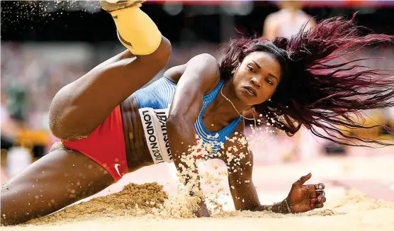  ?? FOTO REUTERS ?? Caterine Ibargüen tiene como marca personal 15.31 metros. Cuando la han exigido impresiona con su determinac­ión y saltos. Este año lleva cinco triunfos y una sola derrota.