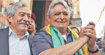  ??  ?? ►El expresiden­te Jaime Paz Zamora, a la derecha, en La Paz.