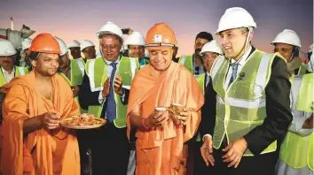  ?? Clint Egbert/Gulf News ?? Brahamavih­ari Das along with Pavan Kapoor inaugurate the concrete-pouring ceremony on the BAPS Hindu Mandir in Abu Dhabi yesterday.