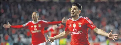  ?? FOTO: AFP ?? Zumindest national wird auch offensiv gespielt: Hier feiert Benficas Mittelfeld­spieler Pizzi seinen Treffer beim 5:1-Heimsieg gegen Braga.