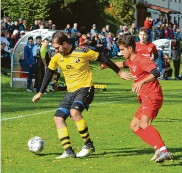  ?? Foto: Oliver Reiser ?? Ein Lokalderby, wie hier zwischen der TSG Stadtberge­n und dem TSV Leitershof­en, lockt immer viele Zuschauer. Deshalb hoffen die Kicker, dass beim Ligapokal ab September welche dabei sein dürfen.