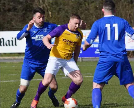  ??  ?? Paul Murphy of the Wexford Football League sandwiched between A.U.L. Dublin duo Darren Murphy and Karl Young.