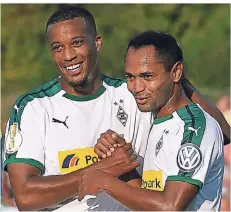  ?? FOTO: DPA ?? Alassane Plea und Raffael werden gegen Schalke wohl nicht gemeinsam auf dem Platz stehen.