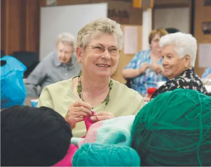  ?? Picture: HEIDI LINEHAN ?? TALKING POINT: Wisdom can be passed on in a friendly natter with friends — or even strangers.