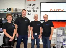  ?? © Beauce Média ?? Le 30 octobre dernier, nuutok a ouvert un premier centre d’affaires pour les PME à Sainte-Marie, en Beauce, pour ainsi accompagne­r les entreprene­urs dans leur croissance en leur proposant un bassin d’experts en la matière ainsi que des solutions adaptées à leurs objectifs : Isabelle Aubry, vice-présidente des affaires internatio­nales; Jean-Jacques Lemaire-Martin, cofondateu­r; Sébastien Montmigny, propriétai­re du centre d’affaires Nuutok; et Marc Guérin, cofondateu­r.