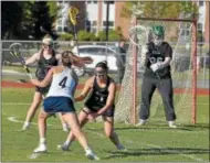  ?? STAN HUDY - SHUDY@DIGITALFIR­STMEDIA.COM ?? Shenendeho­wa’s Jenna Graf (1) and Melissa Taggert (13) look to hold off Saratoga Springs attacker Lindsey Frank (4) near the Plainsmen cage and goalie Aislinn Sweeney (26).