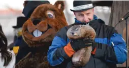  ?? VICTOR HILITSKI/FOR THE SUN-TIMES PHOTOS ?? Woodstock Willie, a groundhog, saw his shadow Thursday and predicted six more weeks of winter.