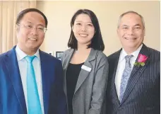  ??  ?? Xiangmo Huang, Jingxin Lin and Mayor Tom Tate.