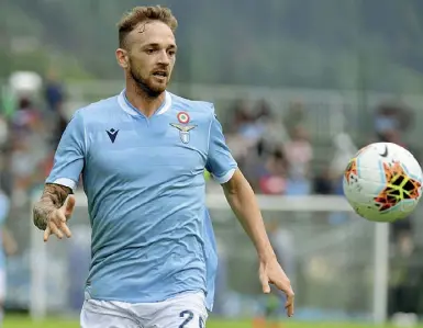  ??  ?? Infaticabi­le Manuel Lazzari, 26 anni, alla seconda stagione con la maglia della Lazio