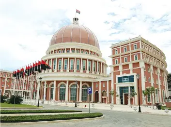  ??  ?? ROGÉRIO TUTI | EDIÇÕES NOVEMBRO Deputados à Assembleia Nacional prepararam ontem a agenda da próxima sessão