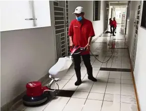  ??  ?? While we stay safe in our own home, there are workers out there keeping residentia­l spaces clean.