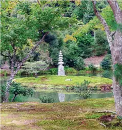  ??  ?? White Snake Pagoda in the pond of Anmin-taku, the pond that never dries up.