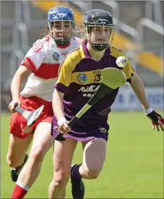  ??  ?? Margaret Byrne of Wexford races away from Shauneen Donaghy.