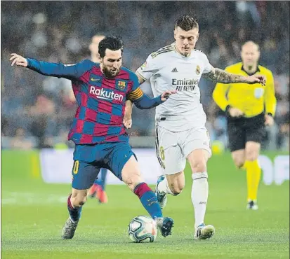  ?? FOTO: PERE PUNTÍ ?? Barça y Real Madrid
Se han repartido el liderato en 21 de las 26 jornadas: 12 para los blaugrana, 9 para los merengue