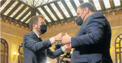  ?? Foto: Efe ?? Pere Aragonès saluda a Oriol Junqueras, ayer en el Parlament.