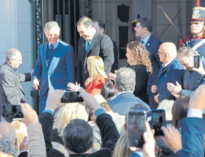  ?? Gentileza el litoral ?? Macri con Valdés, durante su visita de ayer a Corrientes