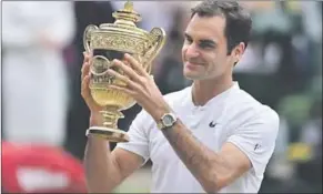  ??  ?? Roger Federer heeft zondag voor de achtste keer Wimbledon gewonnen. (Foto: De Telegraaf)