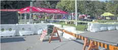  ?? BOB TYMCZYSZYN/STANDARD STAFF ?? Crews set up for the Rogers Hometown Hockey event taking place Saturday and Sunday in Niagara Falls.