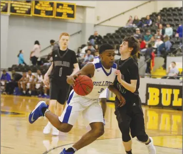  ?? Terrance Armstard/News-Times ?? Driving: In the file photo, Strong's Derrion Davis tries to drive past a Woodlawn defender during their game last spring at the 5-1A Regional Tournament at Hampton. Strong is off to a 1-1 start this season.