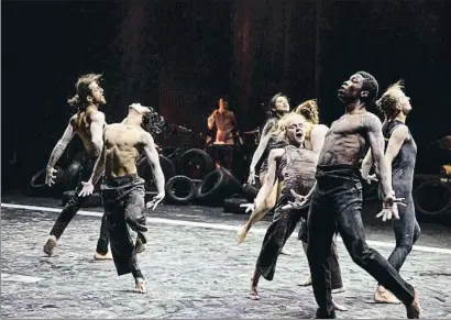  ?? . ?? Traces, el espectácul­o con el que Wim Vandekeybu­s regresa a Barcelona con el Rambert Ballet de Londres