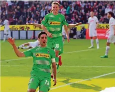  ?? FOTO: PÄFFGEN ?? Zwei Derby-Siegtorsch­ützen des Jahres: Lars Stindl traf beim 3:2 in Leverkusen doppelt, Nico Elvedi hinter ihm folgte als Held beim 1:0 gegen Köln.
