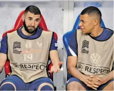  ?? BILD: SN/APA ?? Die Franzosen Karim Benzema (l.) und Kylian Mbappé sind aktuell das wohl gefährlich­ste Sturmduo der Welt.