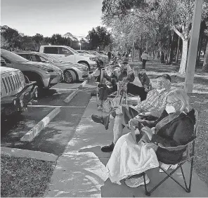  ?? MICHAEL BRAUN/ USA TODAY NETWORK ?? Marc and Mary Ravis of Cape Coral, Fla., were the first to line up at the Estero Park and Rec Center on Sunday shortly after it was announced that 300 doses of COVID- 19 vaccine would be distribute­d Monday.