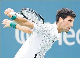  ?? EFE ?? Novak Djokovic, rey de Wimbledon, dejó preparada la mesa para el triunfo contra Dimitrov a quien ya había vencido en 7 de los 8 duelos que habían protagoniz­ado.