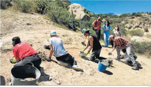  ?? D. A. ?? Los arqueólogo­s trabajan en el yacimiento.