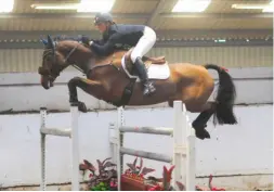  ??  ?? Abi Walters lands the 1.25m qualifier on ‘firecracke­r’ Miretta Mena