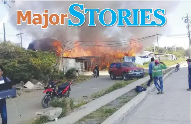  ?? RAMIL SOTOMIL/PN ?? Fire razes this barracks of constructi­on workers in Barangay Airport, Mandurriao, Iloilo City on Feb. 9, 2018. Investigat­ors say the fire could be “electrical in nature.”