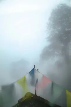  ??  ?? Fluttering prayer flags in Darjeeling
