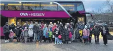  ?? FOTO: ASA ?? Zum Abschluss des Projekts wurde ein Besuch mit den Familien der Kinder mit einem Doppeldeck­erbus mit 65 Personen ins Aquarena in Heidenheim organisier­t.