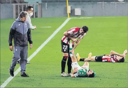  ?? FOTO: EFE ?? Fundidos
El Betis de Pellegrini afronta el partido contra el Barça con mucho cansancio tras la prórroga copera del jueves ante el Athletic