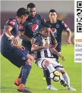  ??  ?? AVANCE. Kevin López avanza ante la marca del panameño Adalberto Carrasquil­la.