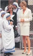  ?? FOTO: DPA ?? Mit Mutter Teresa am 26. August 1997 in New York. Mutter Teresa starb fünf Tage nach Diana am 5. September.