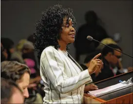  ?? JOHNNY CRAWFORD / JCRAWFORD@AJC.COM 2013 ?? Viola Davis addresses members of the DeKalb School District Board in 2013. Davis, a longtime DeKalb County gadfly, will become a Democratic member of the Georgia General Assembly in the next session.