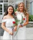  ??  ?? Episcopal Academy Salutatori­an Cathy Luojia Wang and Valedictor­ian Corinne Ruth Patton Zanolli