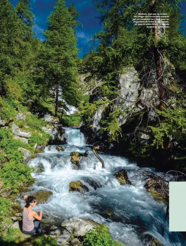  ??  ?? Minérale, mais pas seulement... Les visages des Cerces sont marqués par ses nombreux lacs, mais aussi ses étagements de forêts et ses torrents. Ici, dans la vallée Étroite, la cascade
du pont de la Fonderie.