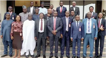  ?? ?? NIQS president, Nzekwe ( 4th left) and EFCC Chairman, Olukoyede other NIQS national executive committee members during a courtesy visit to the EFCC in Abuja